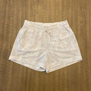 Lululemon Walking Shorts (6)